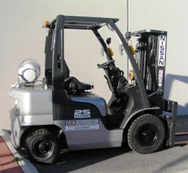 nissan 2.5tn 2003 forklift 000427