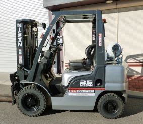 nissan 2.5tn container mask forklift